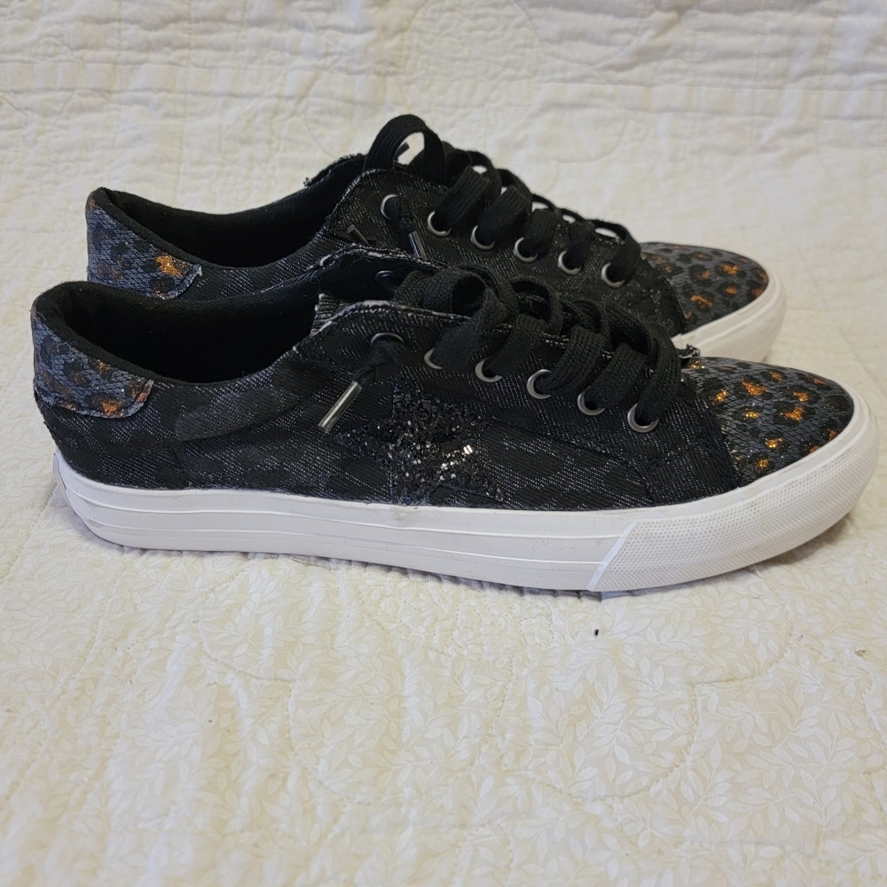 Very G Sneakers